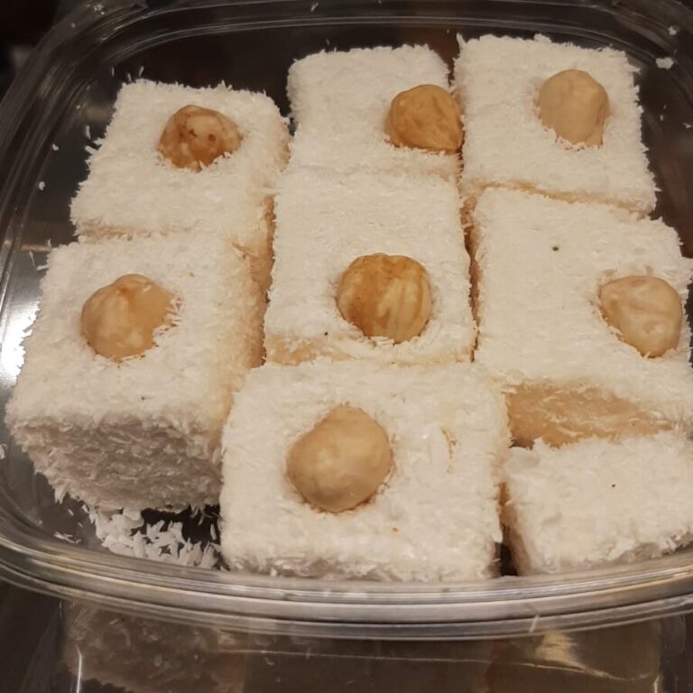 Sultan Turkish Delight with Hazelnut Filling It is prepared using traditional methods, with fresh and high quality ingredients.Contains no additives.